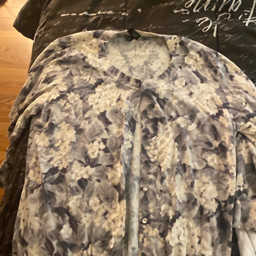 Cardigans sweater with off white grey and floral print with grey buttons
